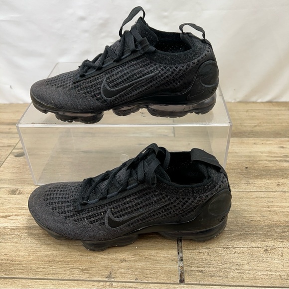 Nike woman’s Vapormax 2021 FK Flyknit Sneaker Triple Black size 5 Y Women’s 6.5 - Picture 9 of 10